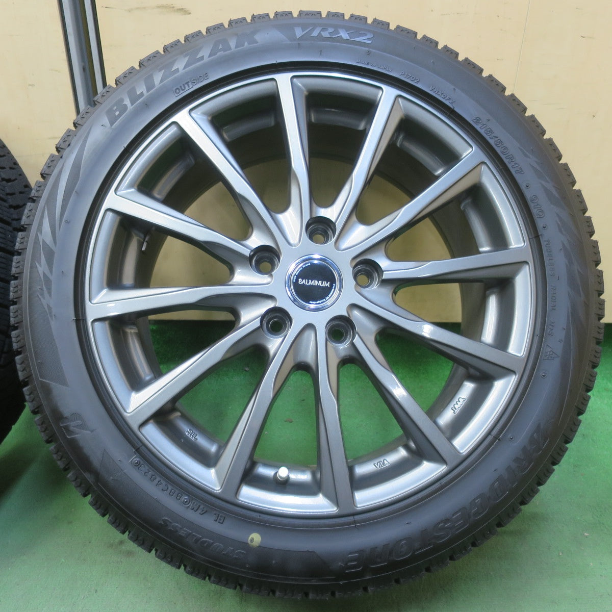 バリ溝！23年！キレイ！9.5分◎スタッドレス 215/50R17 ブリヂストン ブリザック VRX2 BALMINUM AR12 バルミナ 17インチ PCD114.3/5H◎6082905イス