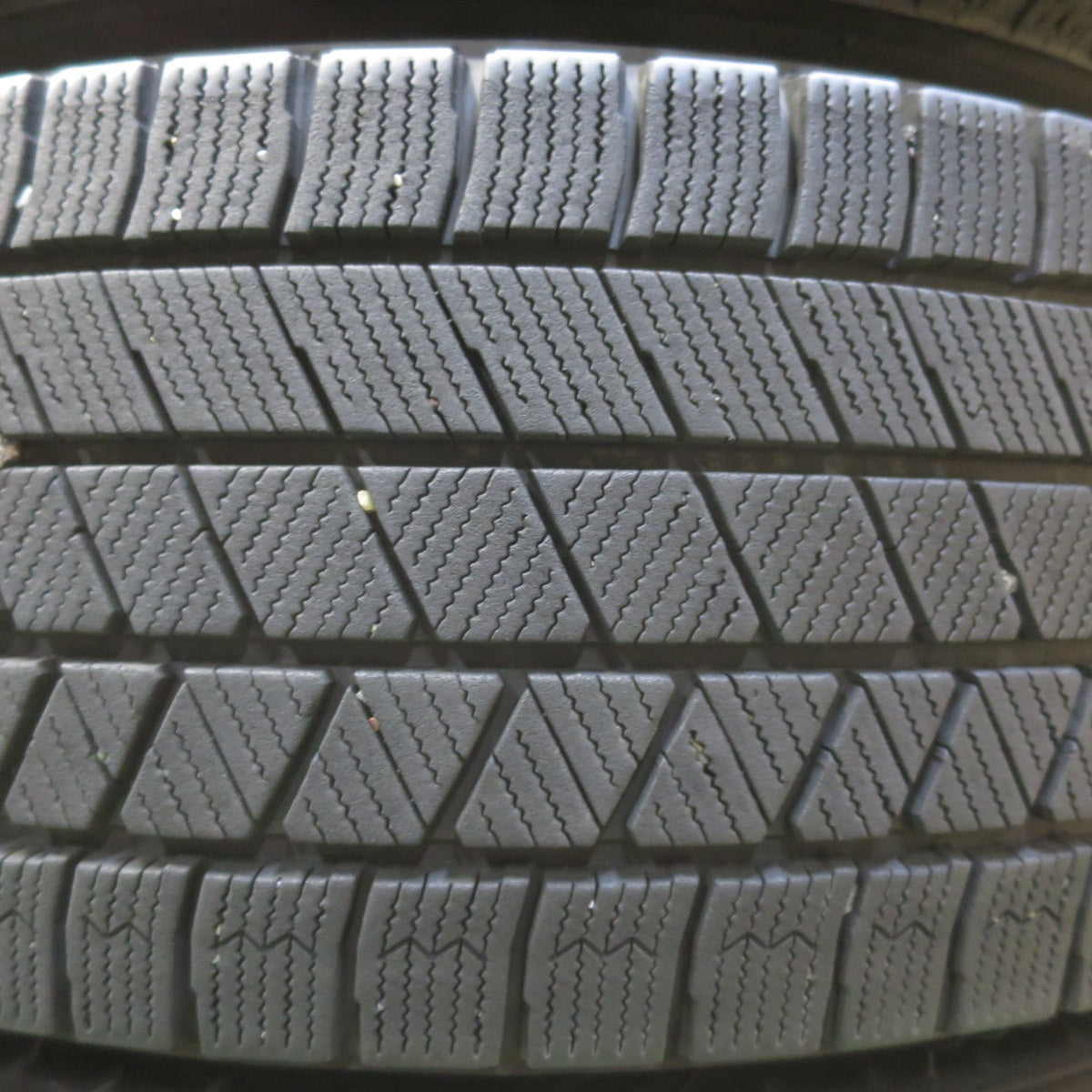 バリ溝！キレイ！9.5分◎スタッドレス 205/60R16 ブリヂストン ブリザック VRX3 MiLLOUS Ki ミルアス 16インチ PCD114.3/5H◎6072004イス