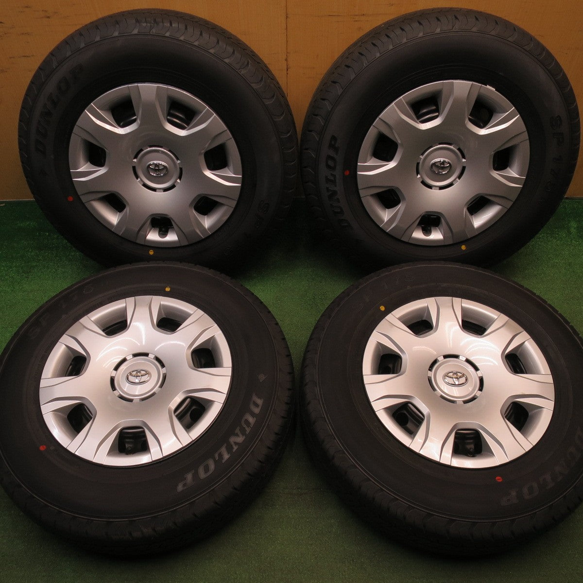 新車外し！25年★トヨタ 200系 ハイエース 純正 スチール 195/80R15 107/105S ダンロップ SP175N 15インチ PCD139.7/6H★6021702NJノ