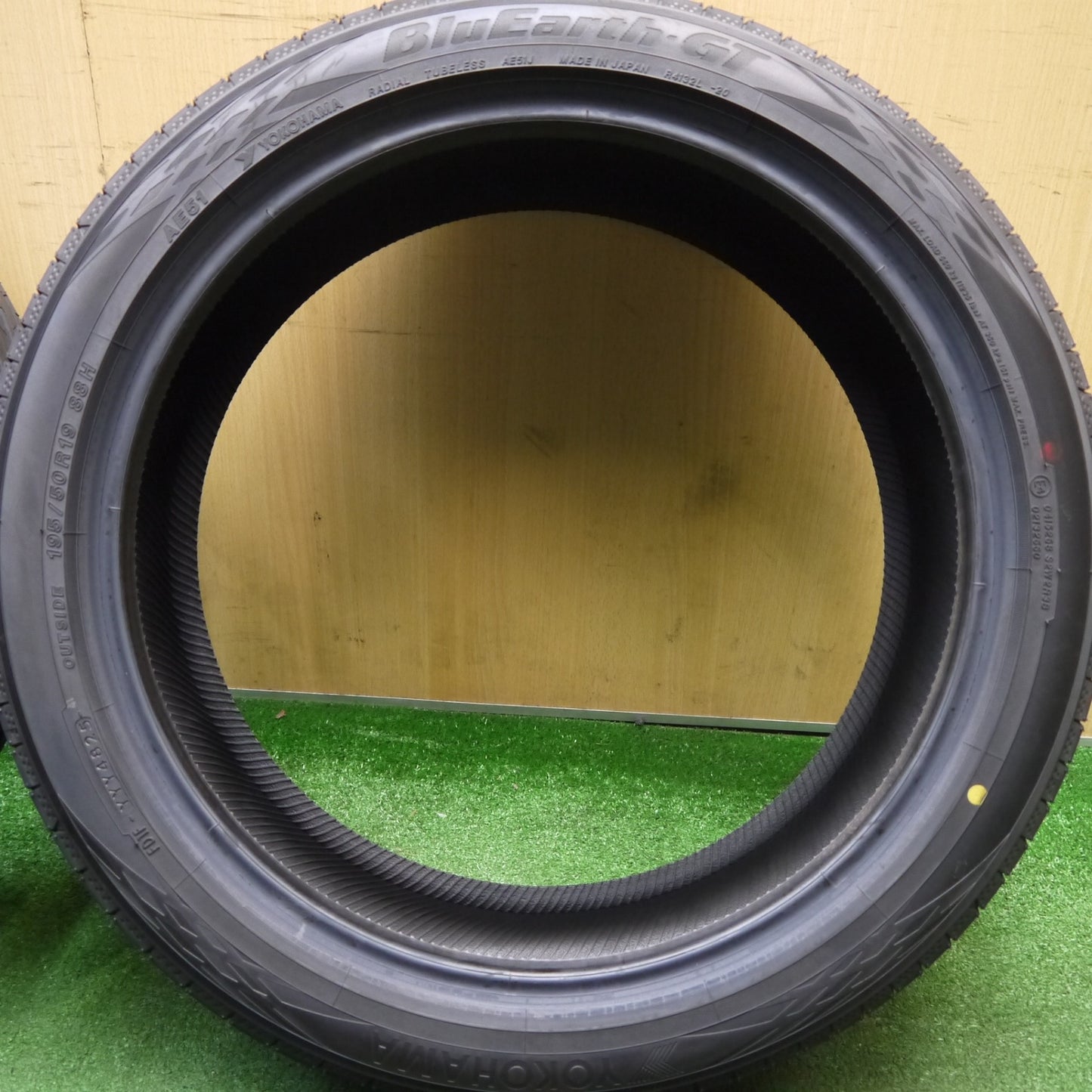 新車外し！25年★195/50R19 ヨコハマ BluEarth-GT AE51 AE51J ブルーアース タイヤ 19インチ 60系 プリウス 等★6020910Hノタ