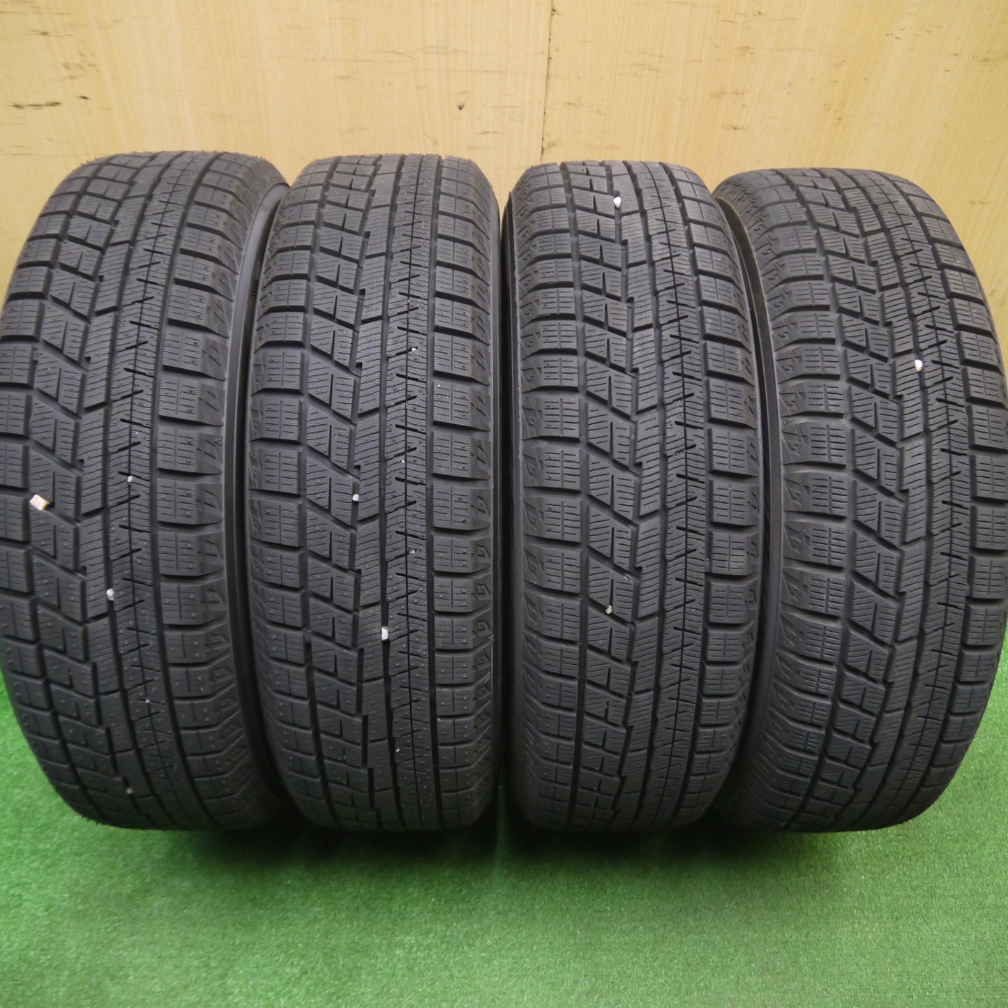 [送料無料] 超バリ溝!22年!キレイ!ほぼ10分★フォルクスワーゲン アップ! up! 純正 スチール 175/65R14 スタッドレス ヨコハマ アイスガード iG60 14インチ PCD100/4H★4101507Hス