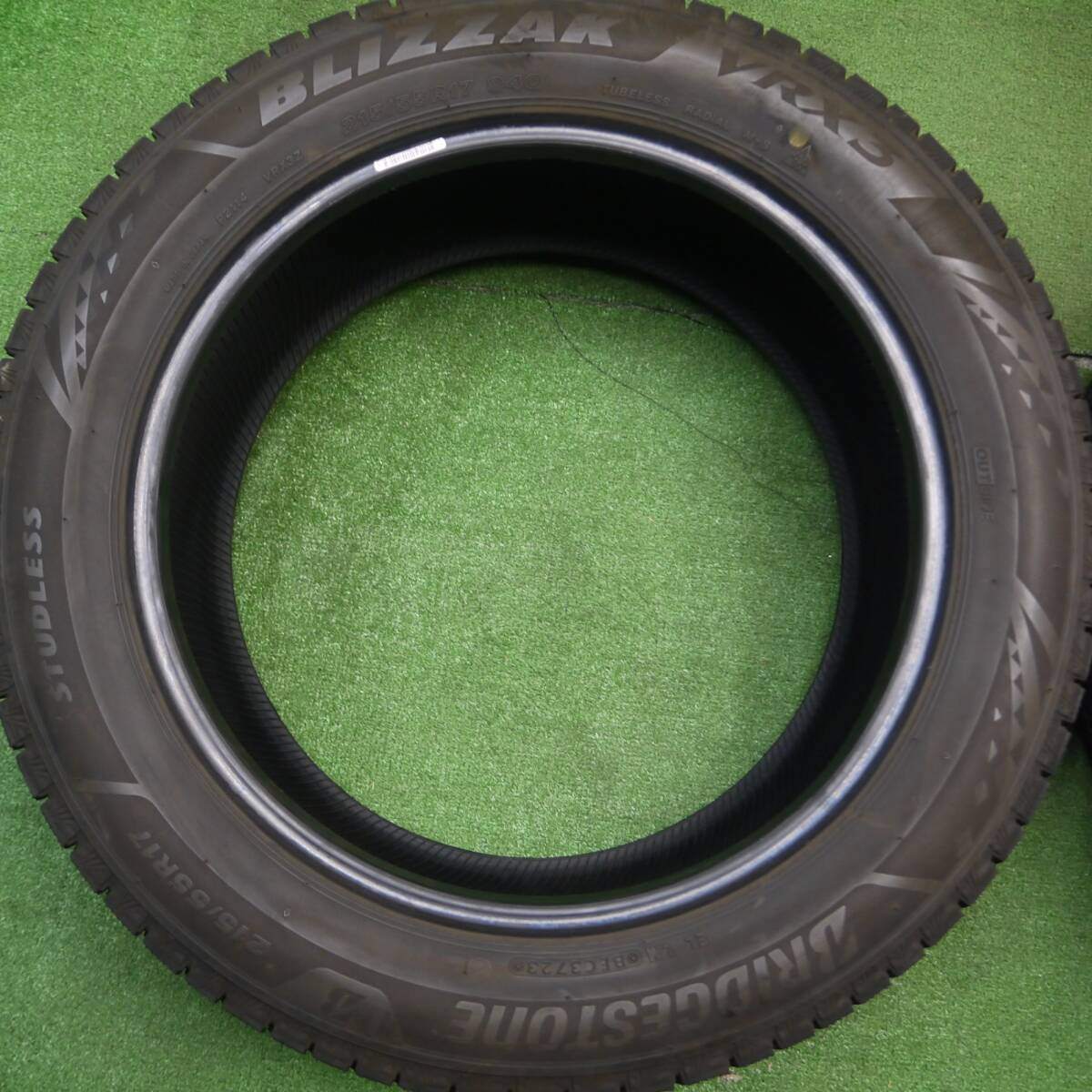 バリ溝！23年！9分★スタッドレス 215/55R17 ブリヂストン ブリザック VRX3 タイヤ 17インチ オデッセイ エスティマ ヴェゼル カムリ CX-3等★4122503Hスタ