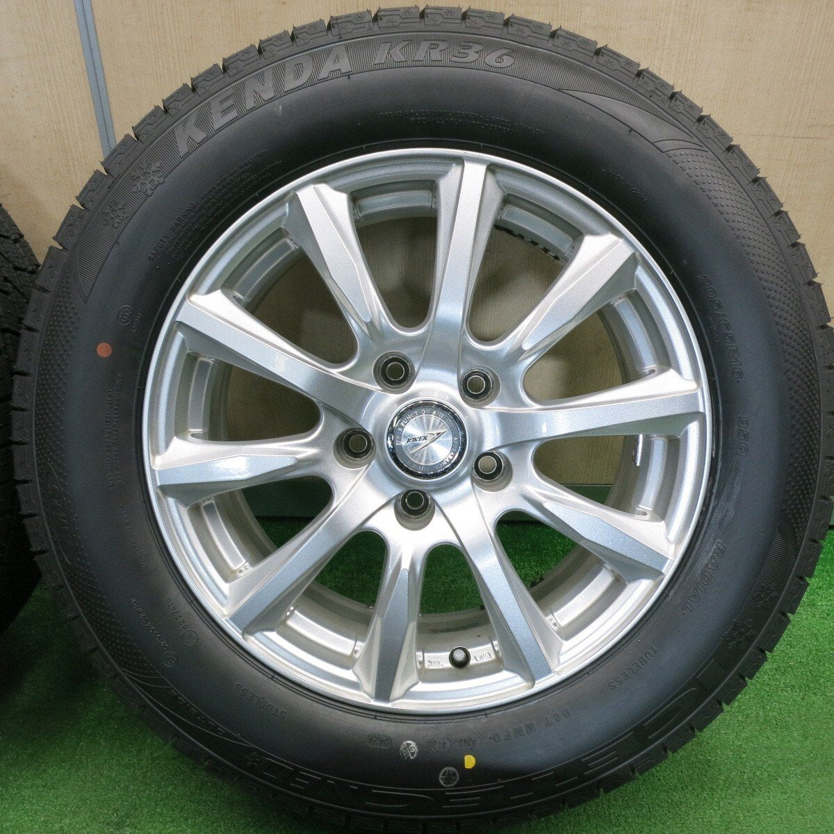 未使用！23年！キレイ★スタッドレス 205/65R16 ケンダ KR36 アイステック ネオ JOKER ジョーカー 16インチ PCD114.3/5H★4121803TNス