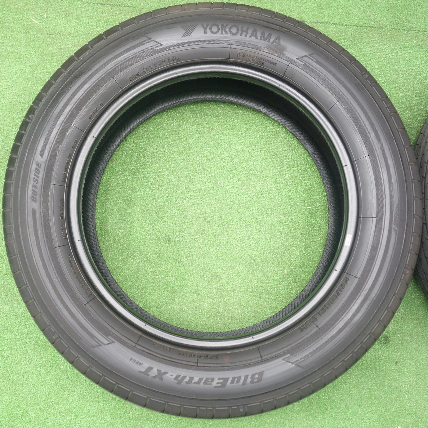 バリ溝！24年！9分★235/60R18 ヨコハマ BluEarth-XT AE61 ブルーアース 18インチ タイヤ レクサス NX ボルボ XC60 等★6013105KTノタ