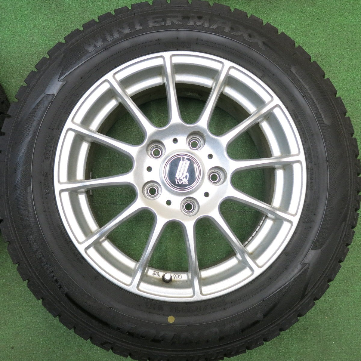 バリ溝！23年！9.5分★スタッドレス 195/65R15 ダンロップ ウインターマックス WM02 LYZER ライザー 15インチ PCD114.3/5H★6012204HAス