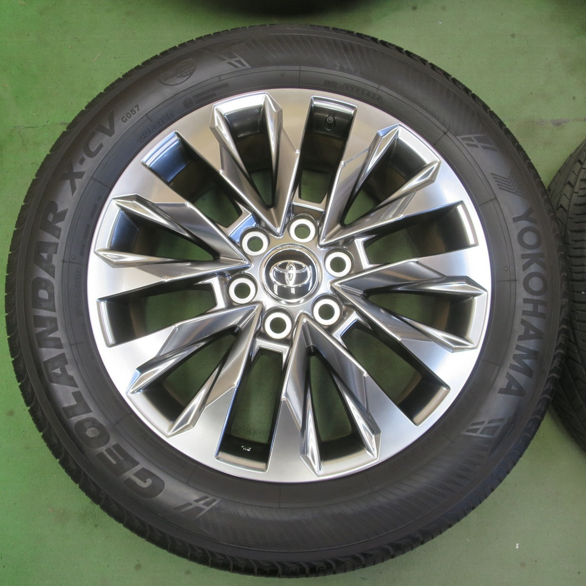 バリ溝！24年！キレイ！9.5分★トヨタ ランクル 300 ZX 純正 265/55R20 ヨコハマ ジオランダー X-CV G057 G057E 20インチ PCD139.7/6H★6051507イノ