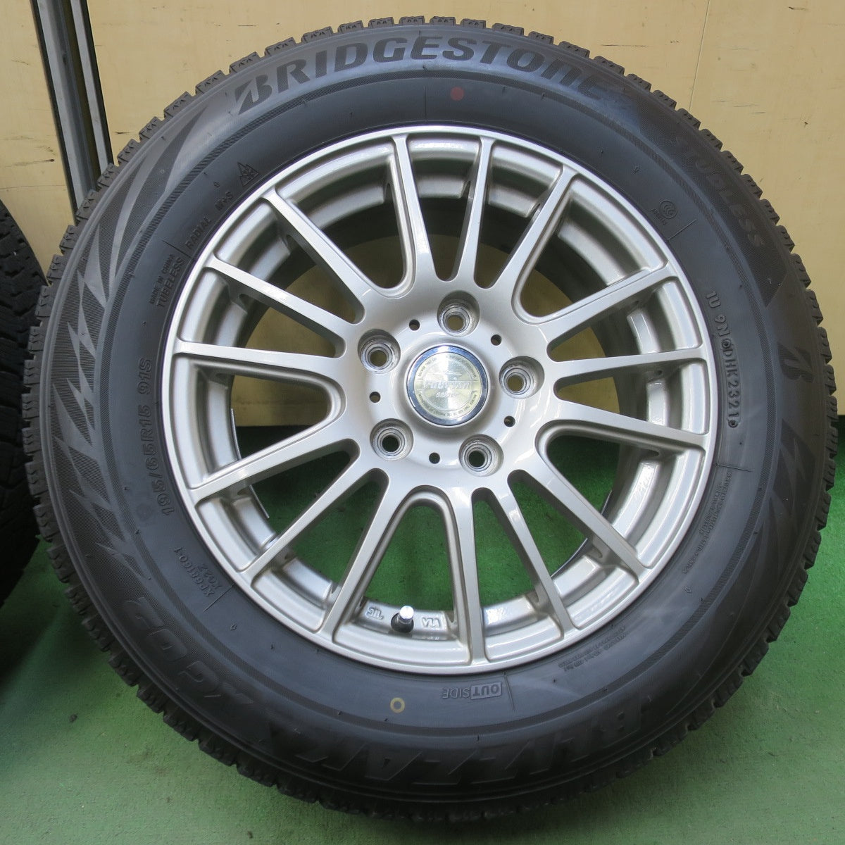4本価格◎スタッドレス 195/65R15 ブリヂストン ブリザック XG02 ravrion selzer ラブリオン 15インチ PCD114.3/5H◎6101202イス
