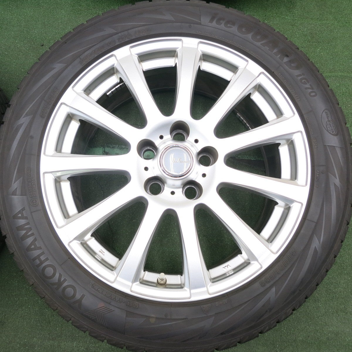 *送料無料* センサー付！バリ溝！22年！9分★レクサス LS等 LF SPORT 235/50R18 スタッドレス ヨコハマ アイスガード iG70 PCD120/5H★4060102HAス