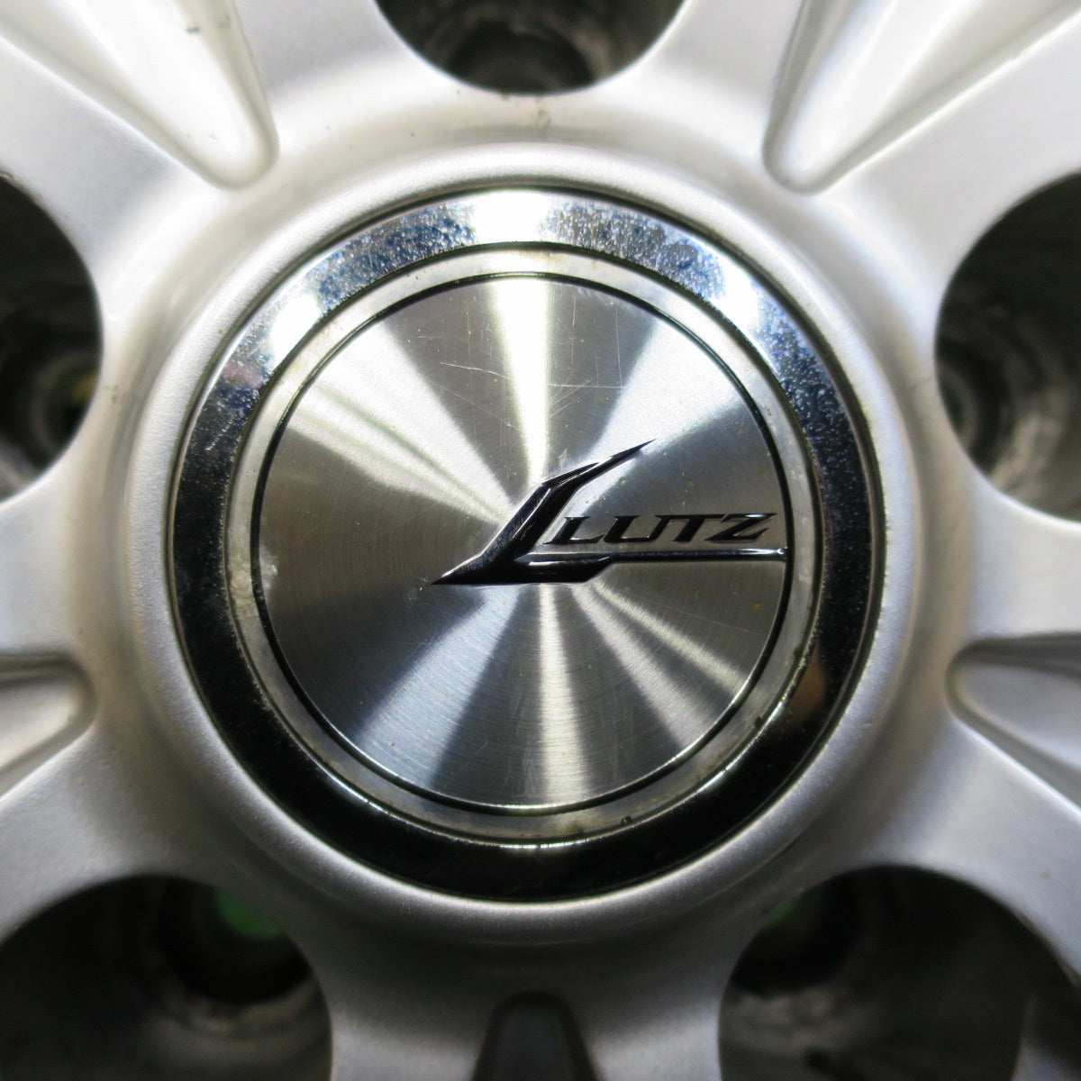*送料無料* バリ溝！21年！キレイ！9.5分以上★スタッドレス 205/60R16 グッドイヤー アイスナビ7 LUTZ 16インチ PCD114.3/5H★4060902イス