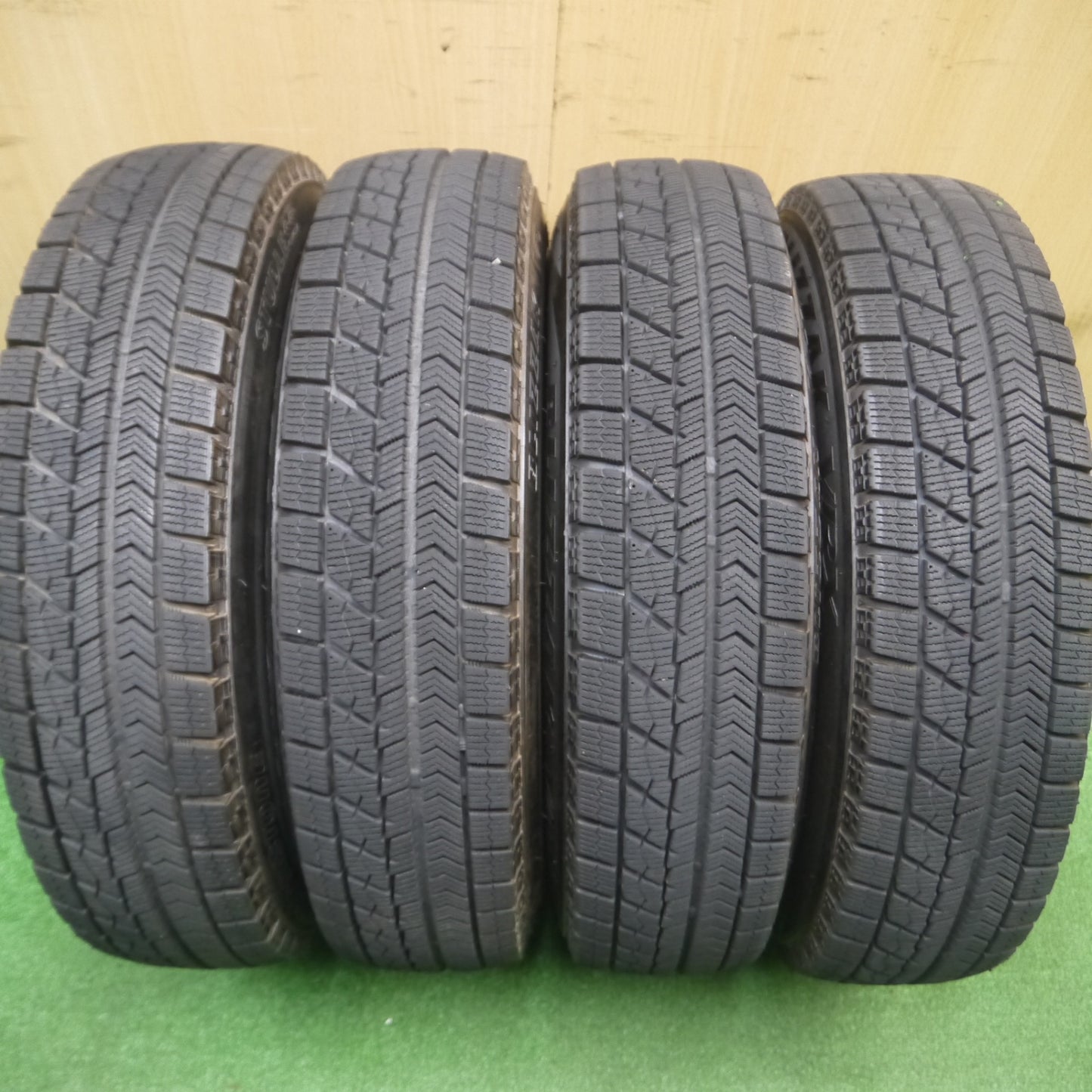 [送料無料] バリ溝！キレイ！8.5分★スタッドレス 145/80R13 ブリヂストン ブリザック VRX PREO プレオ 13インチ PCD100/4H★4111204Hス