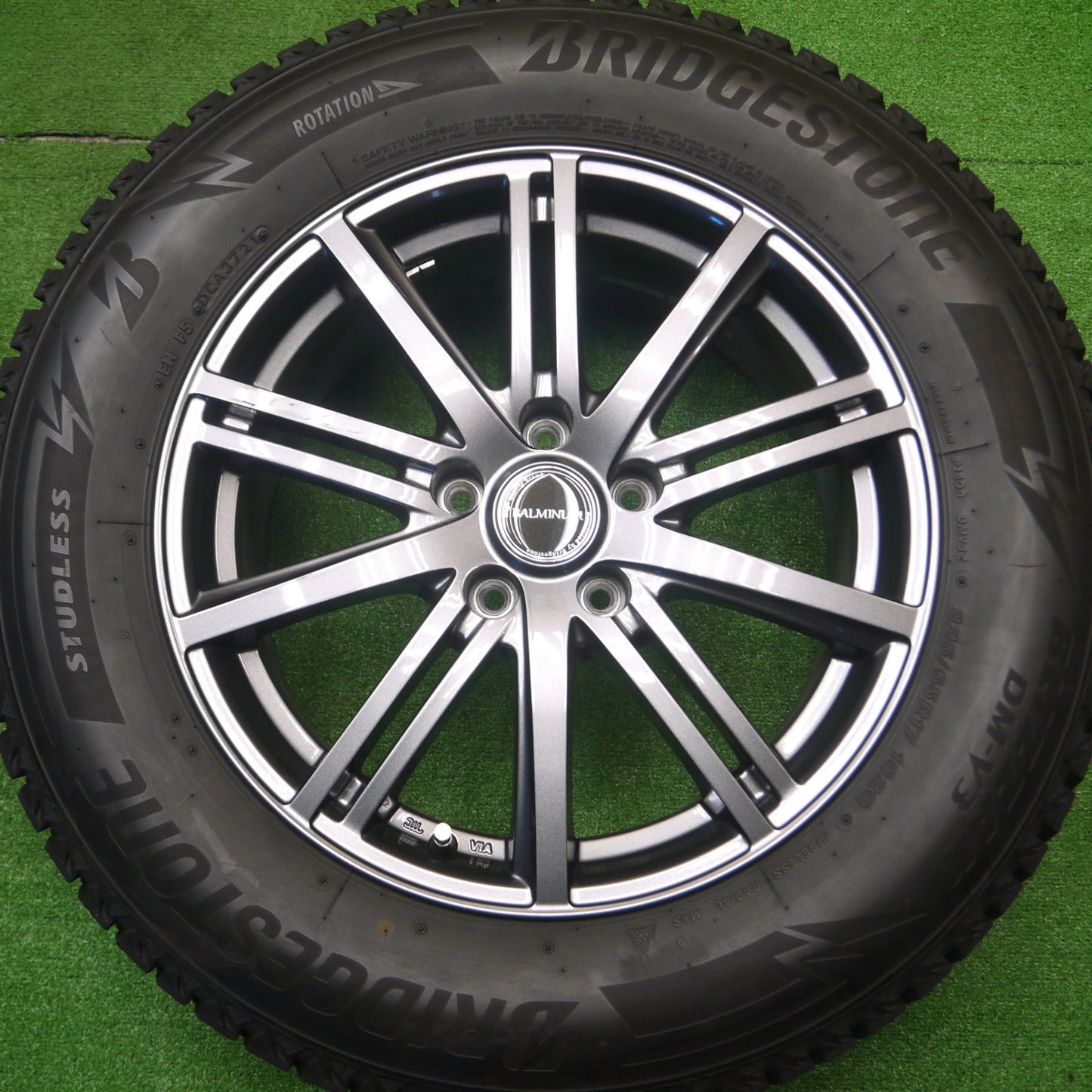 [送料無料] バリ溝！21年！キレイ！9.5分★スタッドレス 225/65R17 ブリヂストン ブリザック DM-V3 BALMINUM バルミナ 17インチ PCD114.3/5H★4102503Hス