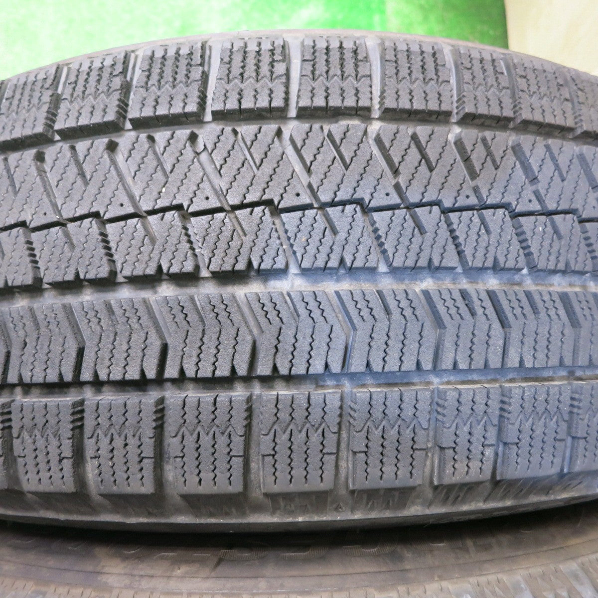 バリ溝！キレイ！9.5分★スタッドレス 225/60R17 ブリヂストン ブリザック VRX2 ECO FORME CRS161 エコフォルム 17インチ PCD114.3/5H★5051605NJス