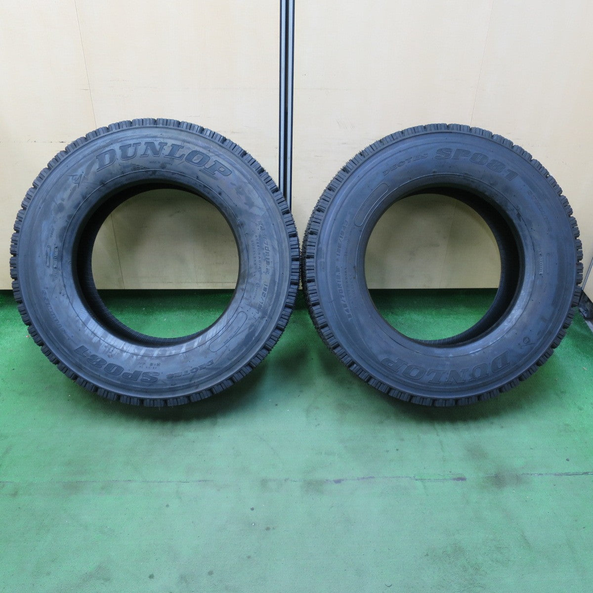 未使用！24年！2本★トラック タイヤ 245/70R19.5 136/134J スタッドレス ダンロップ デクテス SP081 DECTES 19.5インチ★5063002イスタ