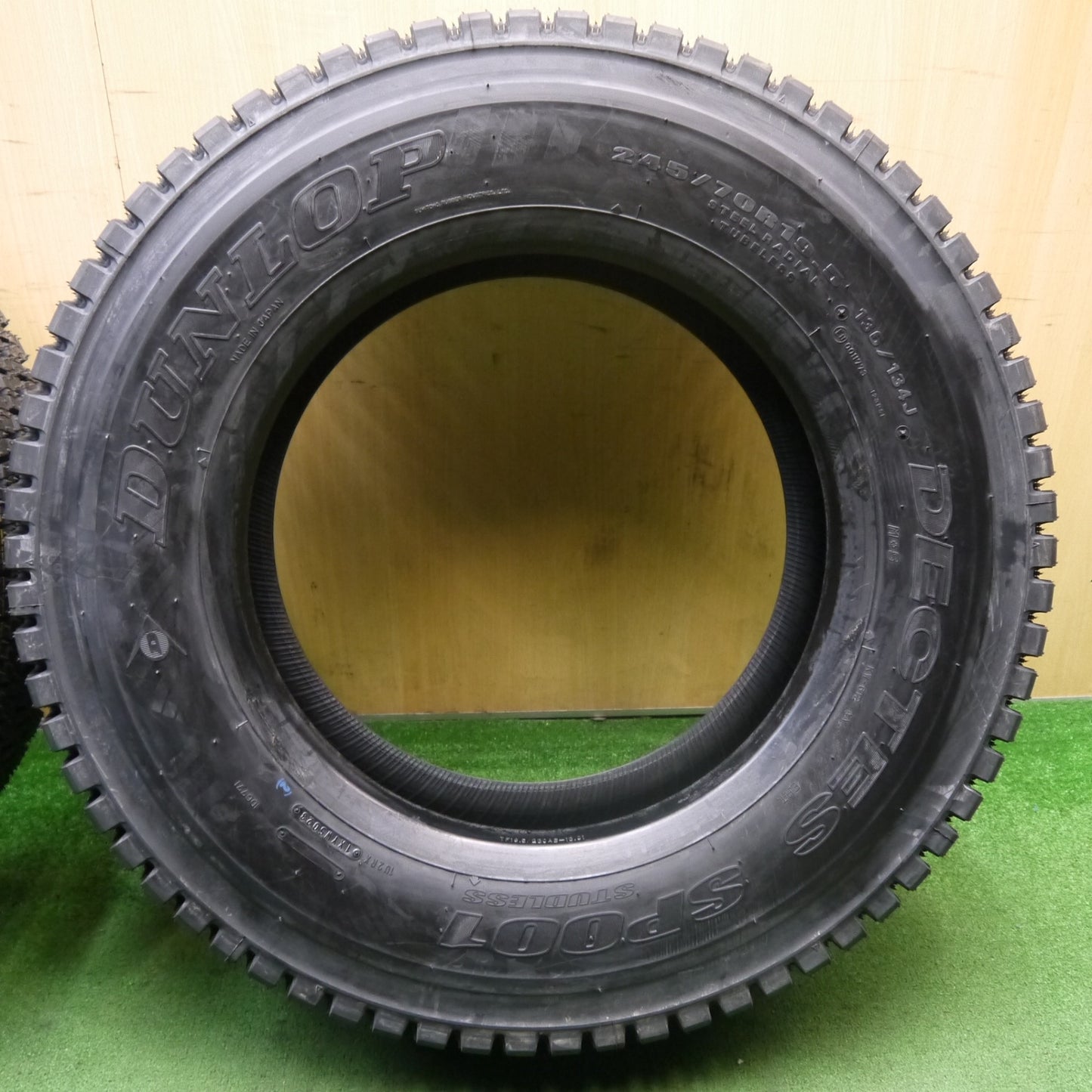 未使用！23年！2本★トラック タイヤ 245/70R19.5 136/134J スタッドレス ダンロップ デクテス SP001 19.5インチ DECTES★5061106KKスタ