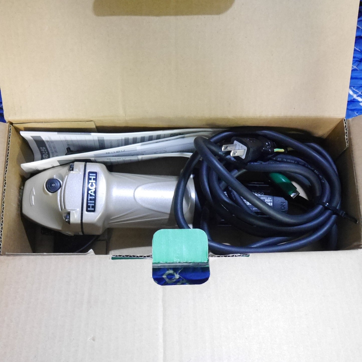 [送料無料] キレイ！付属品付き☆日立 100mm 電気 ディスクグラインダ XS2000 電動 工具 HITACHI 100V コード式☆