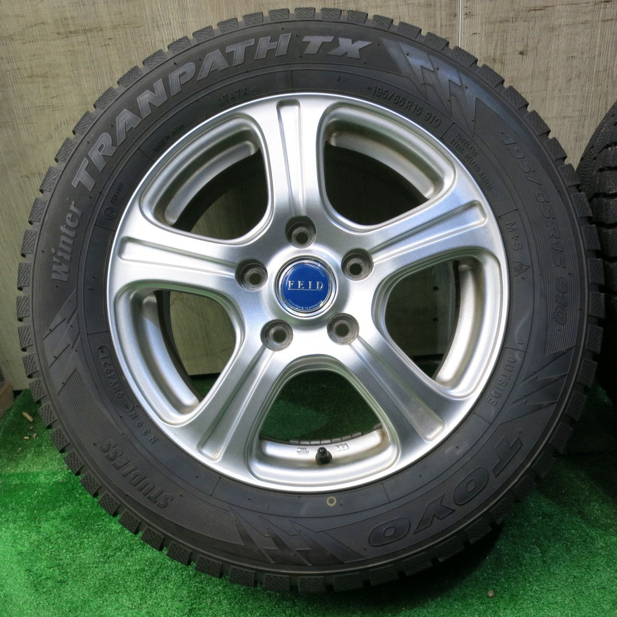 バリ溝！21年！9.5分以上★スタッドレス 195/65R15 トーヨー ウインター トランパス TX FEID 15インチ PCD114.3/5H★5051302NJス