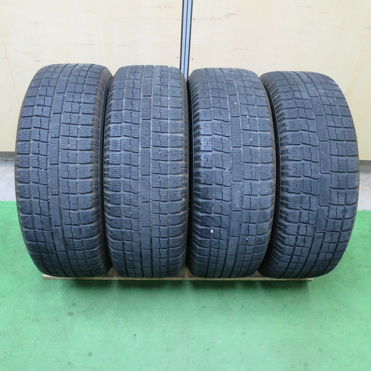 バリ溝！キレイ！9.5分★スタッドレス 215/60R16 トーヨー ガリット G5 DILETTO ディレット 16インチ PCD114.3/5H★5052802TTス