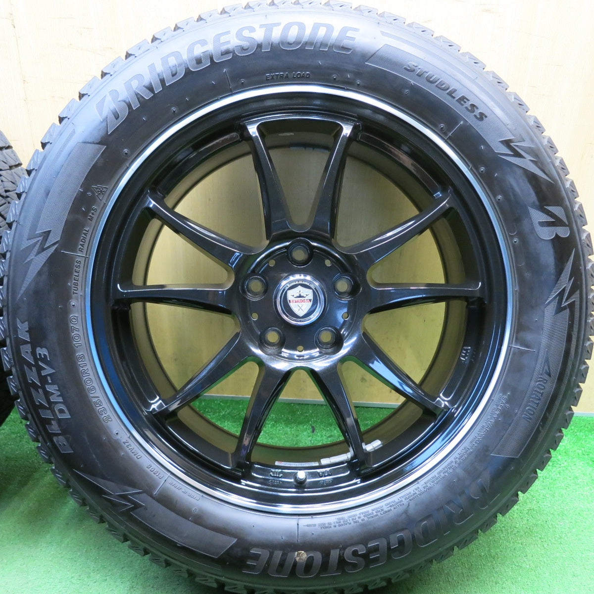 バリ溝！22年！キレイ！9.5分◎スタッドレス 235/60R18 ブリヂストン ブリザック DM-V3 ESTROSA エステローザ 18インチ PCD114.3/5H◎6081412HAス