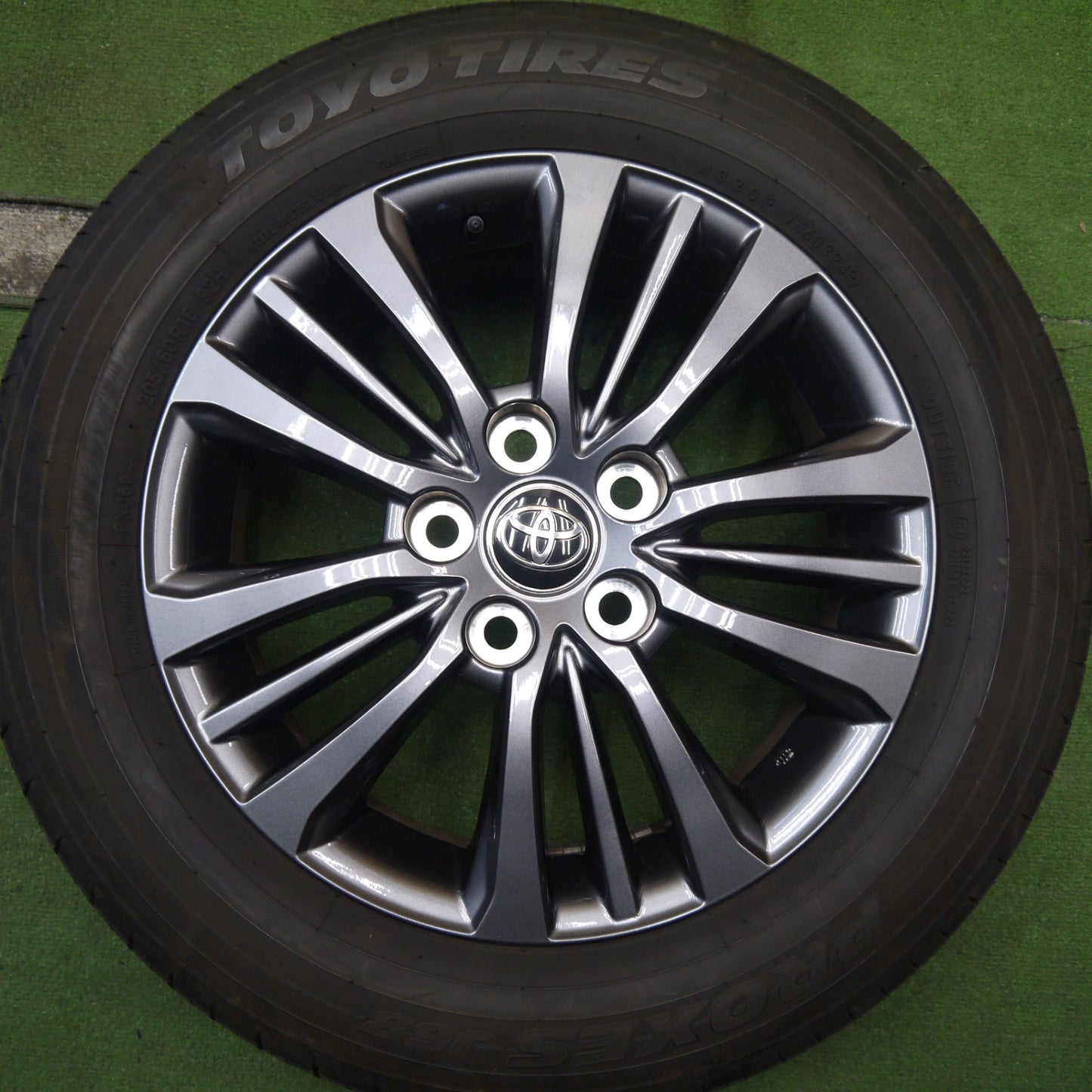 キレイ！24年★トヨタ 90系 ノア ヴォクシー 純正 205/60R16 トーヨー プロクセス J68 16インチ PCD114.3/5H★5072505Hノ