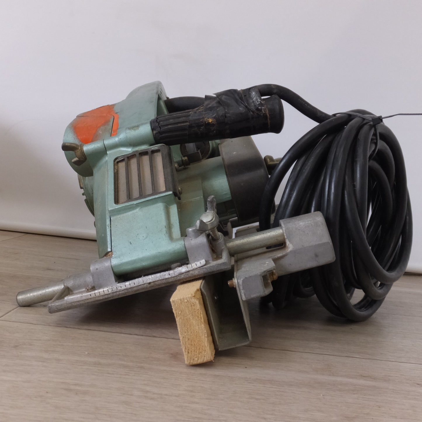 [送料無料] ★日立 HITACHI 46mm ブレーキ付 仕上溝切 PG21B　100V 50/60Hz 12A 8500rpm★