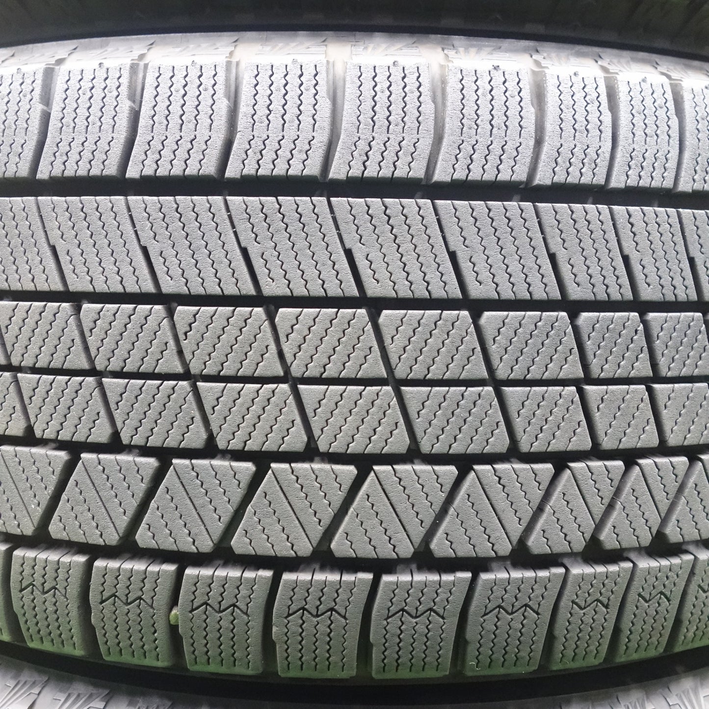 バリ溝！キレイ！9.5分★アウディ 等 MAK LOWE FF MFF 245/40R18 スタッドレス ブリヂストン ブリザック VRX3 レーベ レーヴェ 18インチ PCD112/5H★5122507KTス