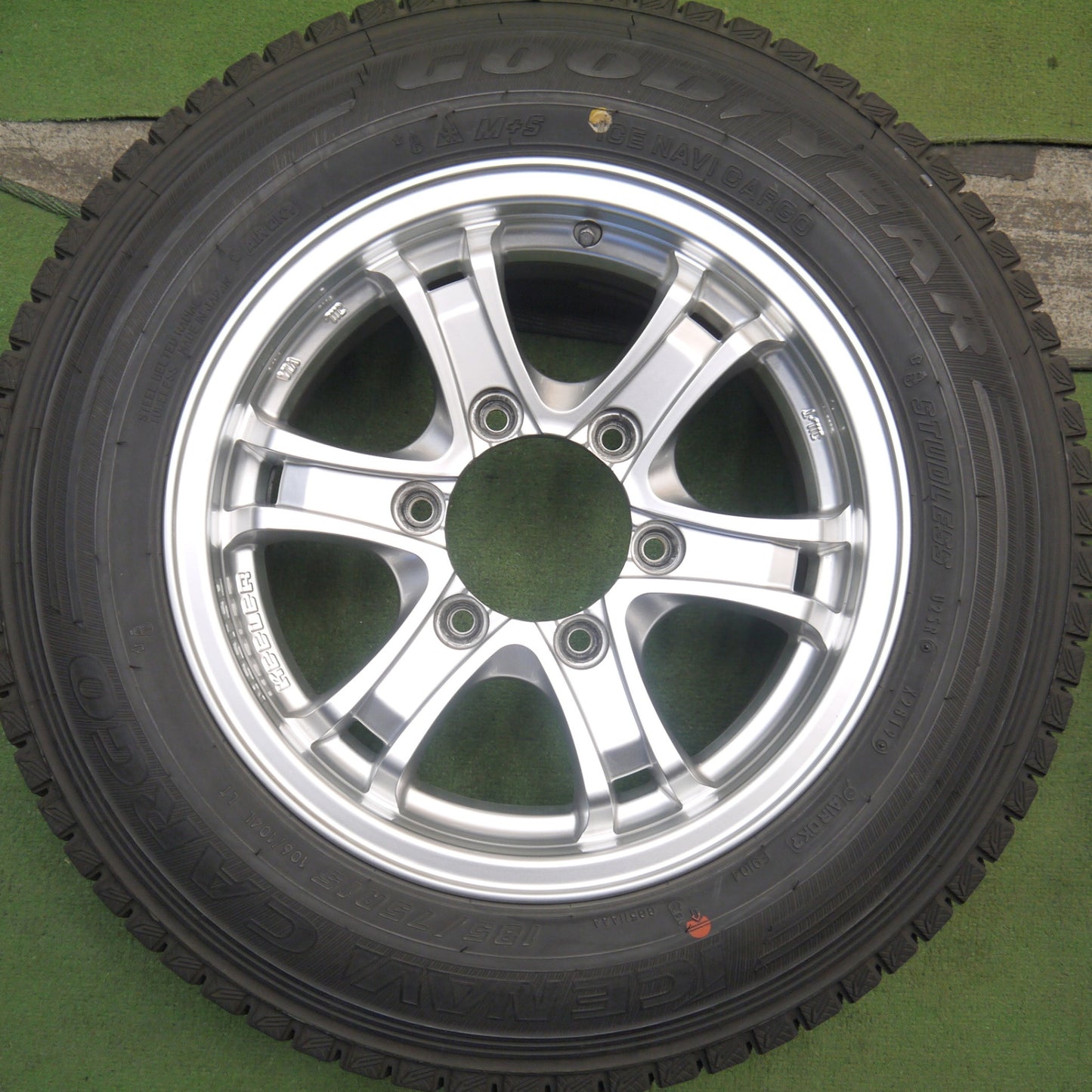 バリ溝！キレイ！9分★KEELER 185/75R15 106/104L スタッドレス グッドイヤー アイスナビ カーゴ キーラー 15インチ PCD139.7/6H★5100703Hス