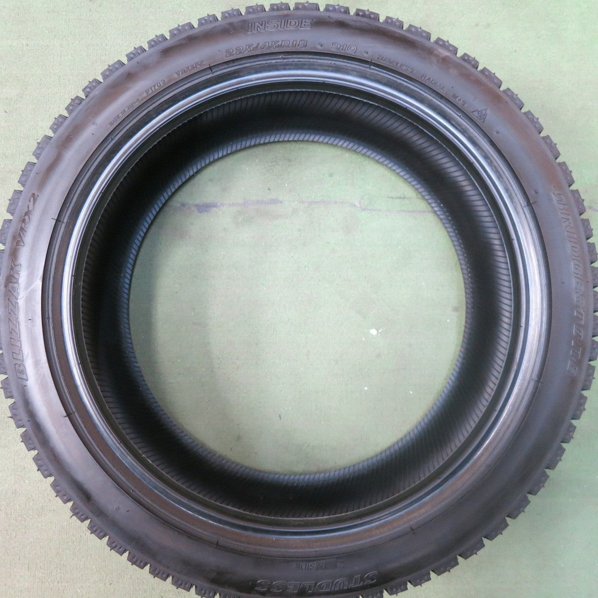 ほぼ未使用！24年★スタッドレス 225/45R18 ブリヂストン ブリザック VRX2 タイヤ 18インチ レガシィ レヴォーグ アテンザ フォレスター 等★5110704SKスタ