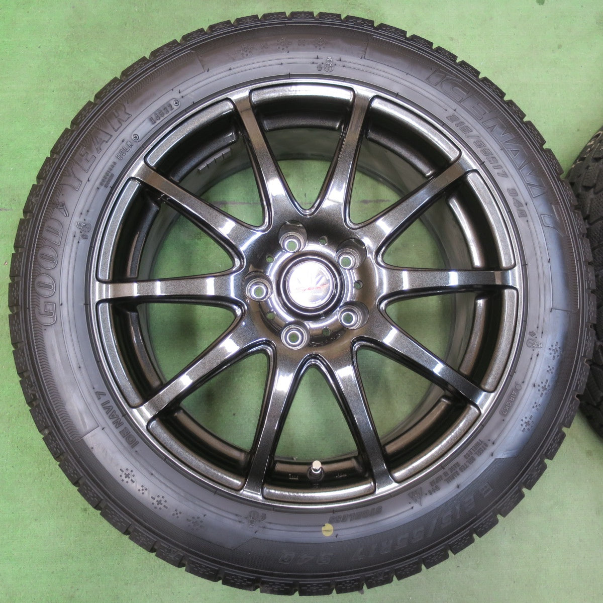 バリ溝！22年！キレイ！9.5分★LOXARNY SPORT BADX 215/55R17 スタッドレス グッドイヤー アイスナビ7 ロクサーニ スポーツ 17インチ PCD114.3/5H★5122307イス