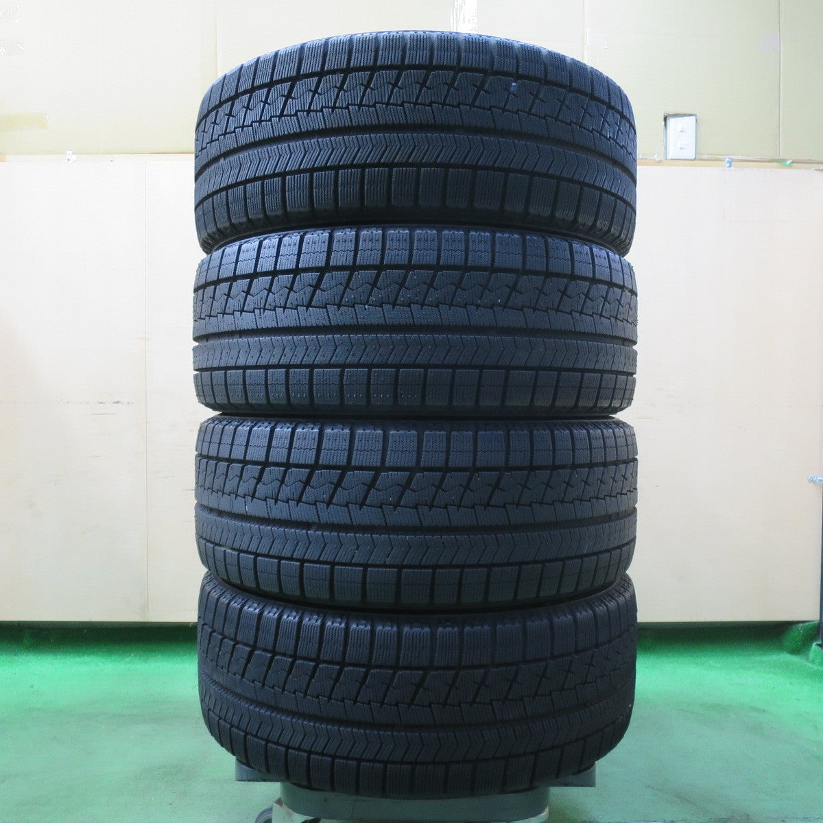 [送料無料] バリ溝！キレイ！ほぼ10分★スタッドレス 215/50R17 ブリヂストン ブリザック VRX AZ SPORTS AZスポーツ 17インチ PCD114.3/5H★5013108イス