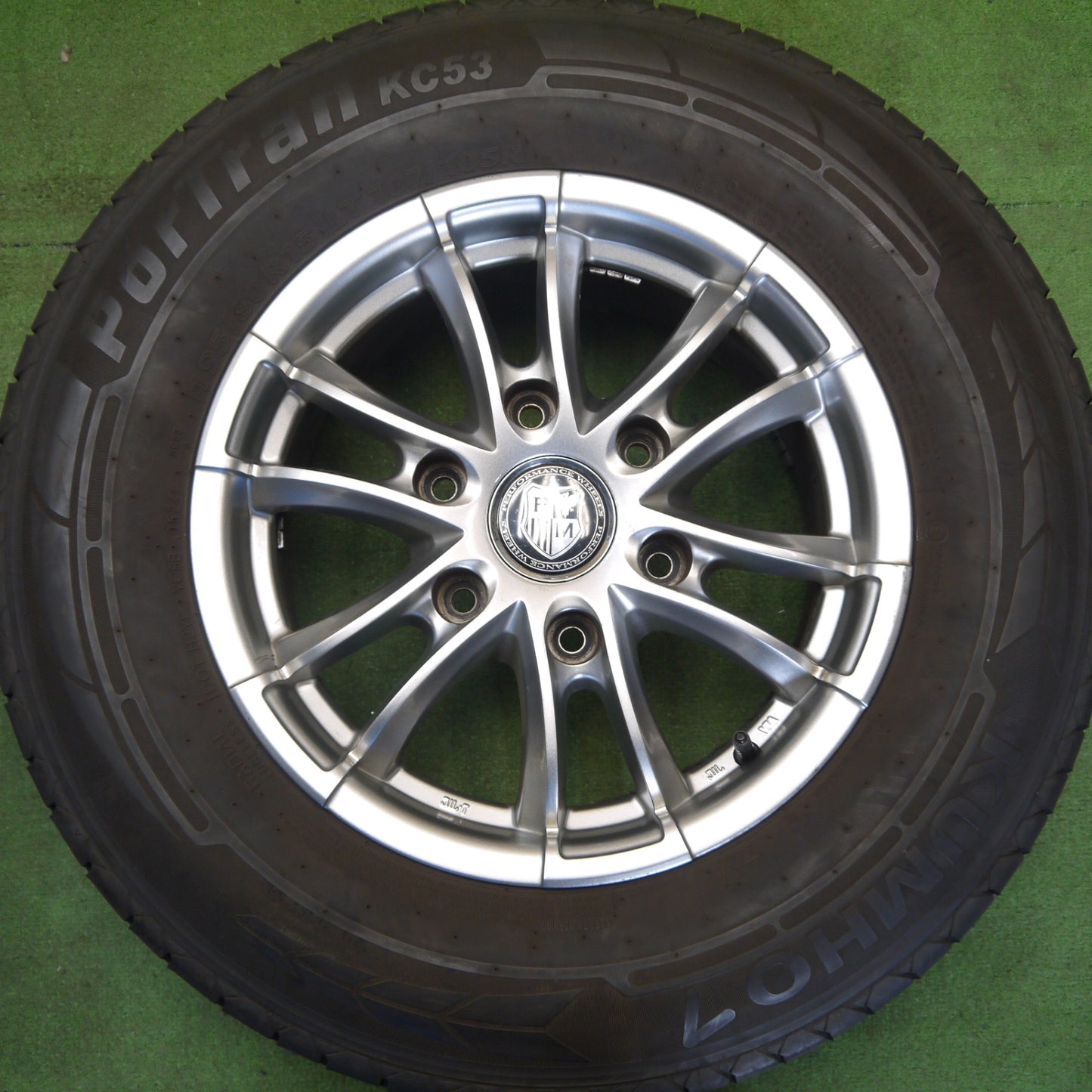 バリ溝！24年！9.5分★195/80R15 107/105R クムホ PorTran KC53 PERFORMANCE WHEELS パフォーマンス ホイール 15インチ PCD139.7/6H★6041301Hノ