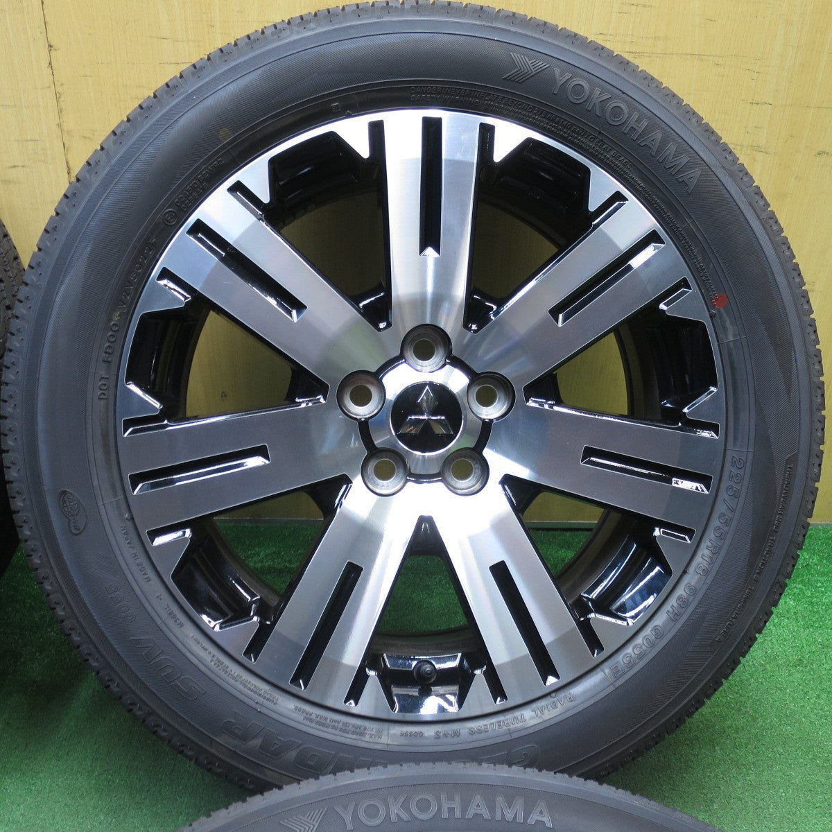 新車外し！22年★三菱 デリカ D:5 純正 225/55R18 ヨコハマ ジオランダー SUV G055 G055E 18インチ D5 PCD114.3/5H★5043002KKノ