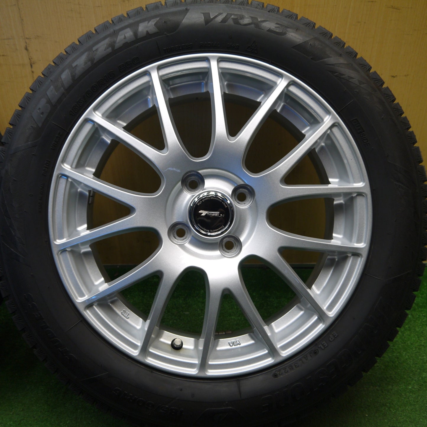 バリ溝！22年！キレイ！9.5分★スタッドレス 185/60R16 ブリヂストン ブリザック VRX3 TOPRUN トップラン 16インチ PCD100/4H★6021302Hス