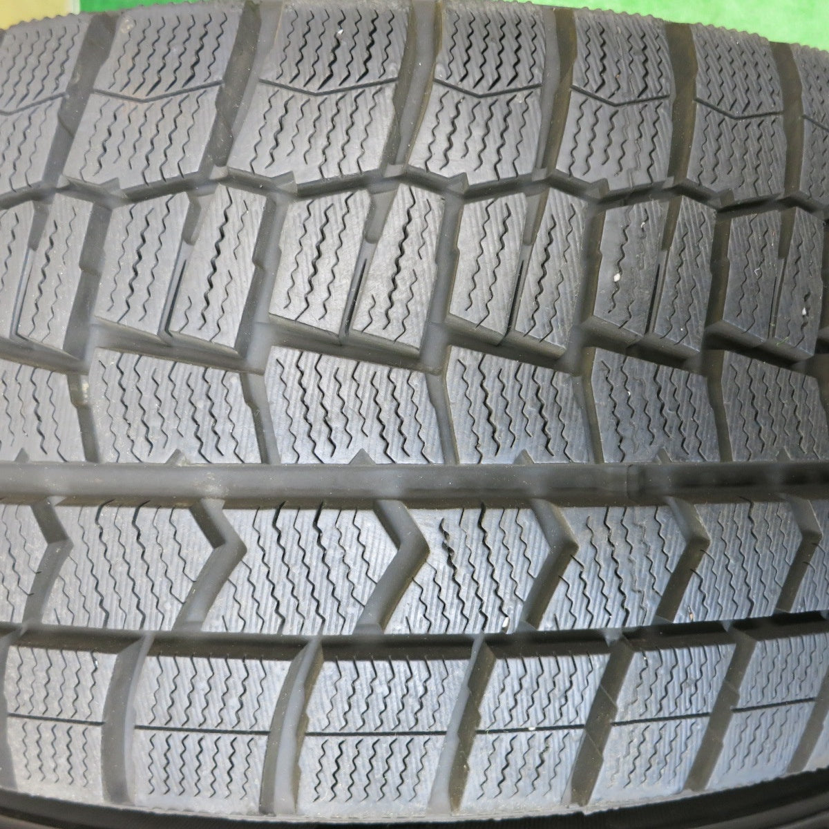 バリ溝！24年！キレイ！9.5分以上★スタッドレス 225/50R18 ダンロップ ウインターマックス WM02 ECO FORME SE-10 エコフォルム 18インチ PCD114.3/5H★5112508HAス