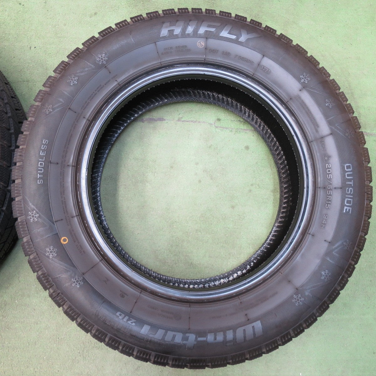 バリ溝！23年！9.5分★スタッドレス 205/65R15 ハイフライ Win-turi 216 タイヤ 15インチ ノア ヴォクシー ステップワゴン 等★5121008イスタ