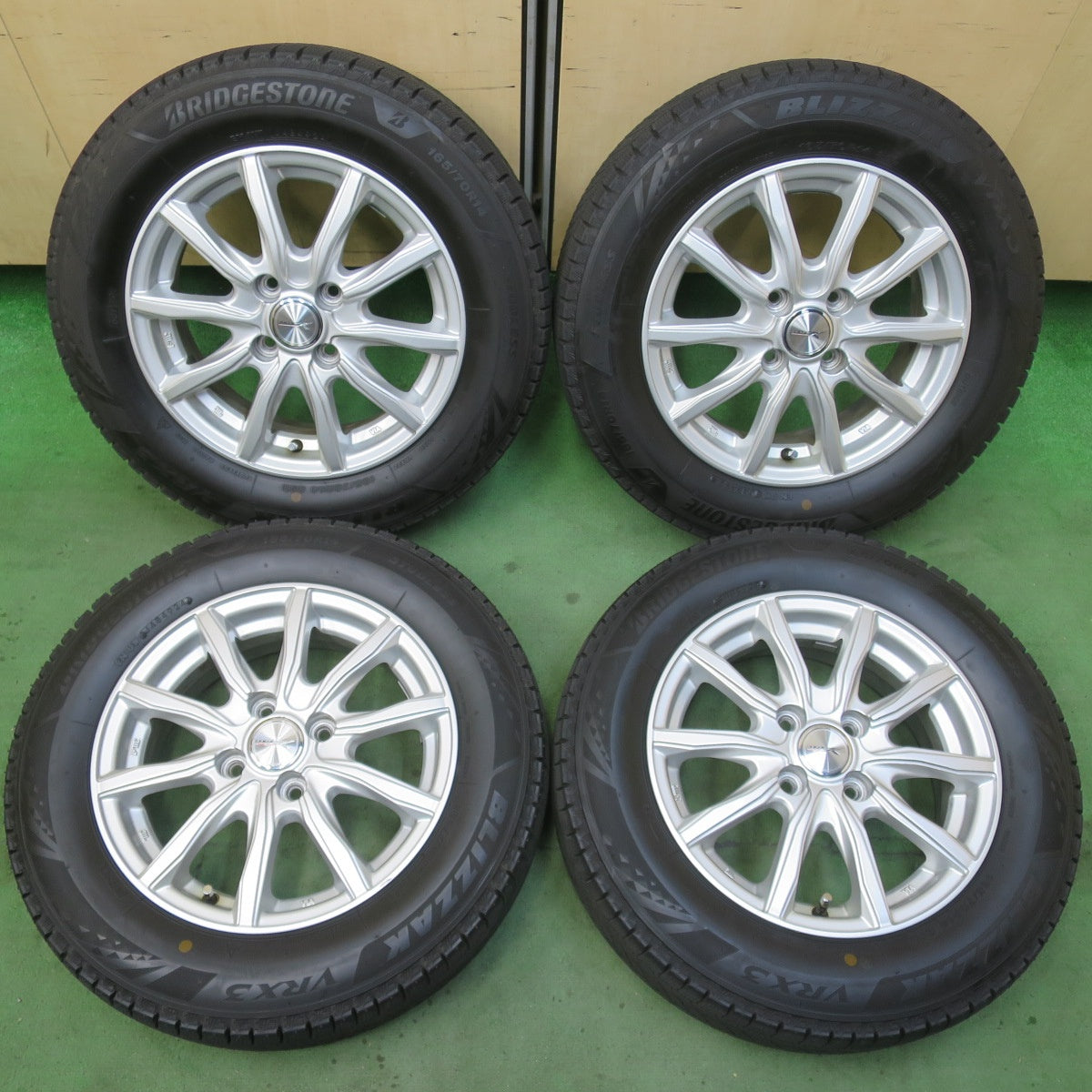 バリ溝！24年！ほぼ10分★スタッドレス 165/70R14 ブリヂストン ブリザック VRX3 JOKER ジョーカー 14インチ PCD100/4H★6011606イス