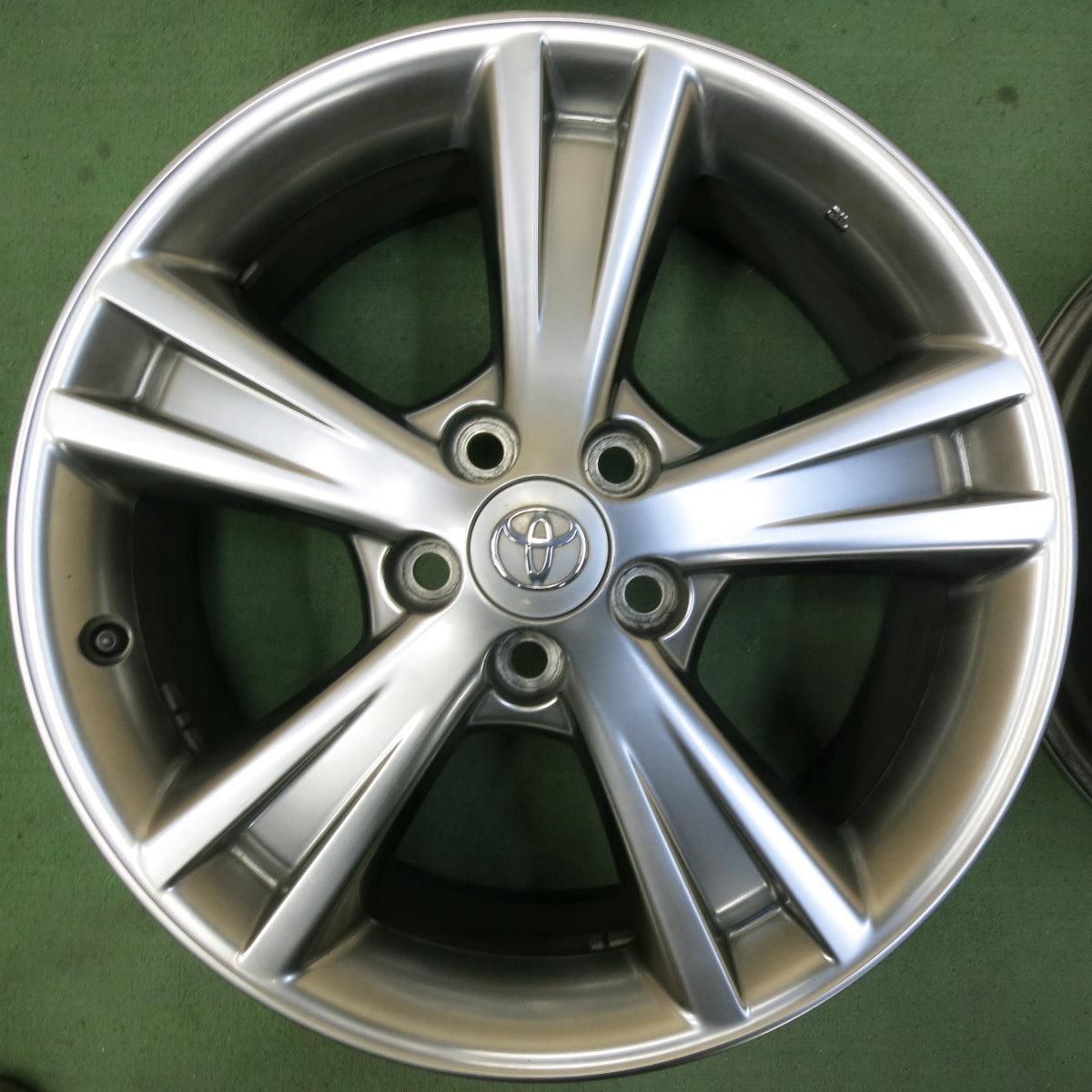 4本価格★トヨタ 30系 ハリアー 純正 ホイール 18インチ 18×7J PCD114.3/5H★5052104SYホ