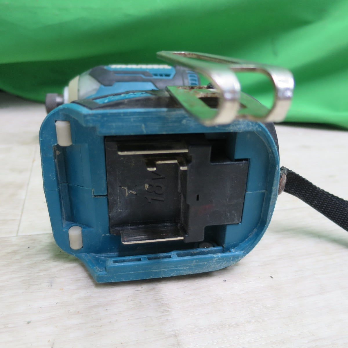 [送料無料] ☆makita マキタ 充電式 インパクトドライバ TD170D 電動工具 DIY 日曜大工 本体のみ☆