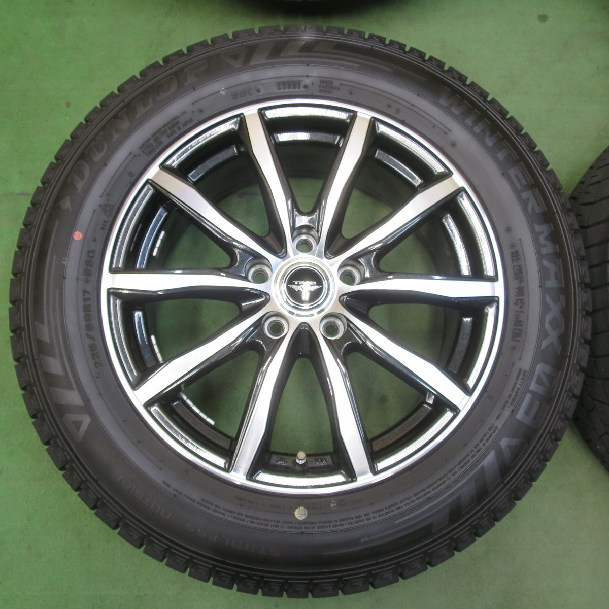 バリ溝！22年！キレイ！9.5分★スタッドレス 225/60R17 ダンロップ ウインターマックス 03 TEAD テッド 17インチ PCD114.3/5H★6010909イス