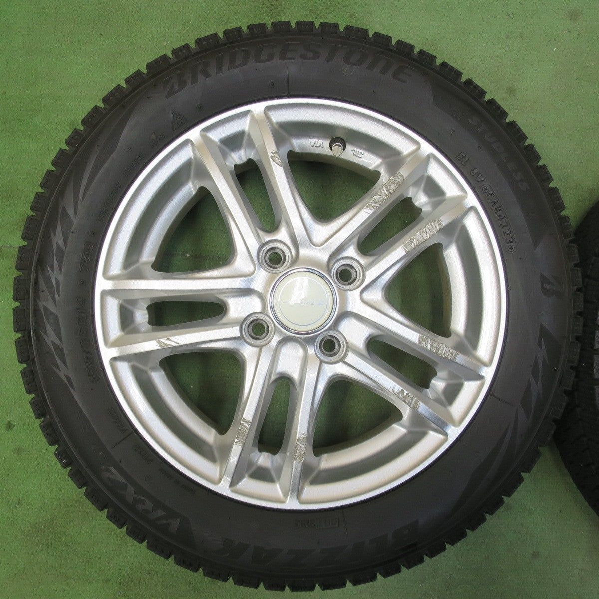 バリ溝！23年！9.5分以上★スタッドレス 155/65R14 ブリヂストン ブリザック VRX2 Linz 社外 アルミ 14インチ PCD100/4H★6022114イス