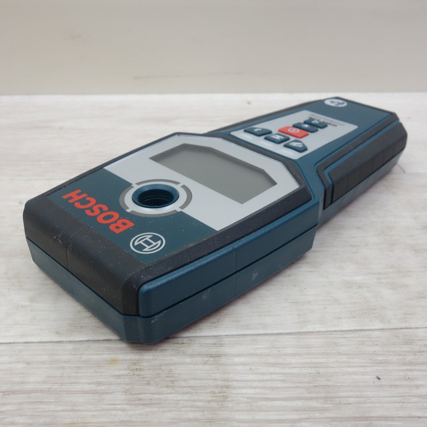 [送料無料] ☆ボッシュ デジタル 探知機 マルチ スキャナー GMS120 鉄筋 非鉄金属 通電線 間柱 同縁 壁面 壁裏 ケース 箱 付き Bosch☆
