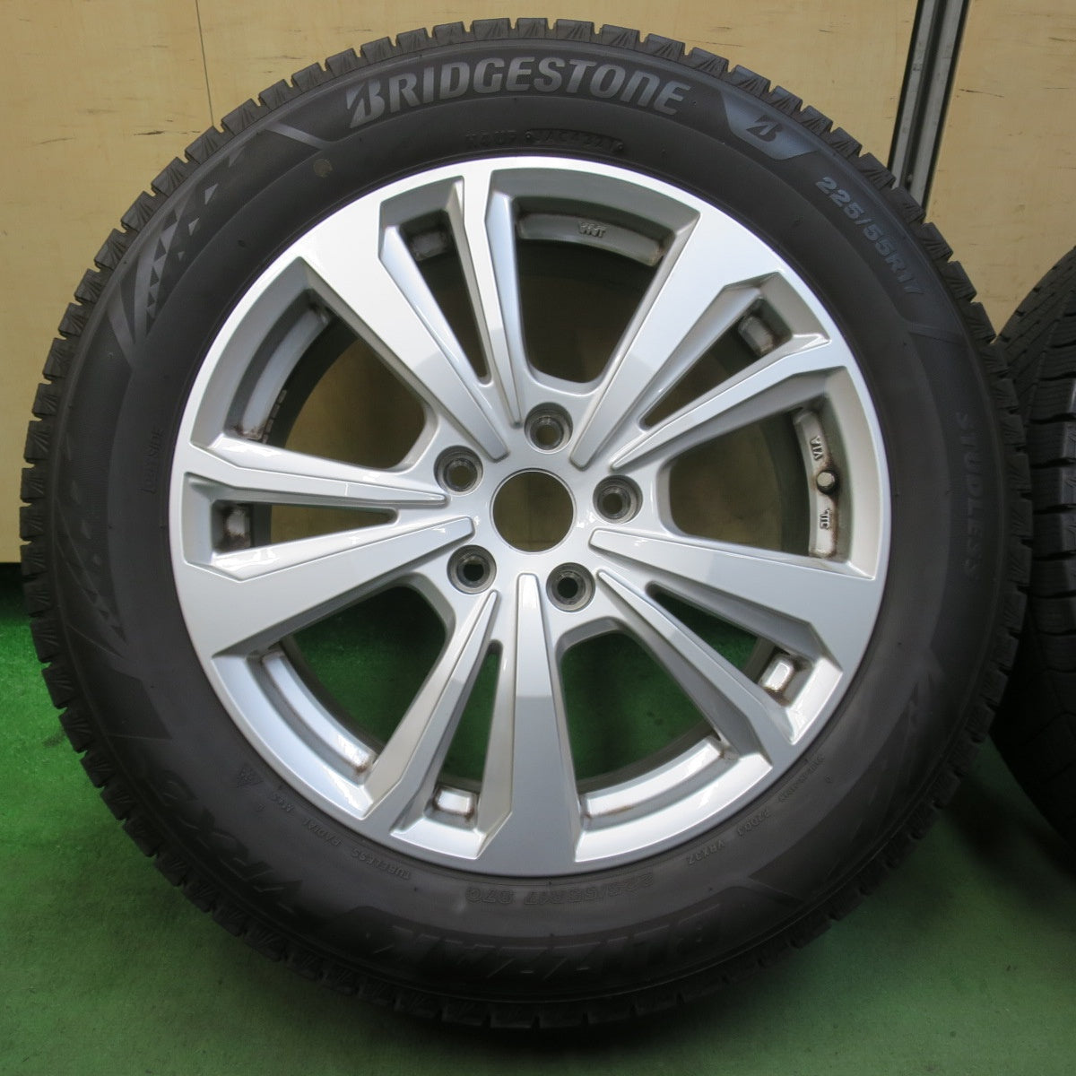 バリ溝！21年！9.5分★MINI ミニ 等 smartline 365 225/55R17 スタッドレス ブリヂストン ブリザック VRX3 スマートライン 17インチ PCD112/5H★5110901IMス