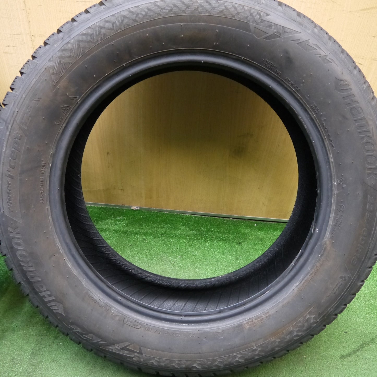 バリ溝！24年！9.5分以上★スタッドレス 225/60R18 ハンコック ウインター アイセプト IZ3X タイヤ 18インチ 40系 アルファード ヴェルファイア 等★5081810Hスタ
