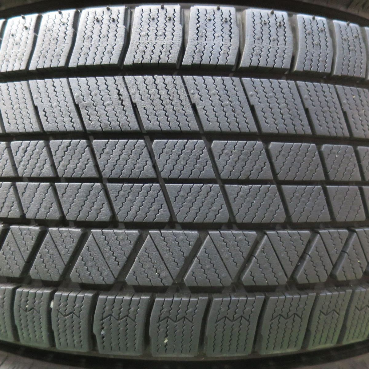 [送料無料] バリ溝！22年！キレイ！9.5分以上★マツダ6 純正 225/55R17 スタッドレス ブリヂストン ブリザック VRX3 17インチ PCD114.3/5H★5010602イス