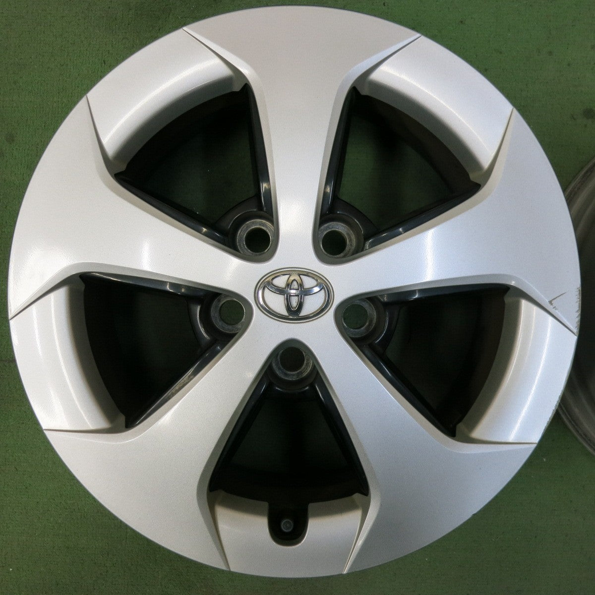 4本価格★トヨタ 30系 プリウス 純正 ホイール 15インチ 15×6J PCD100/5H★5052109SYホ