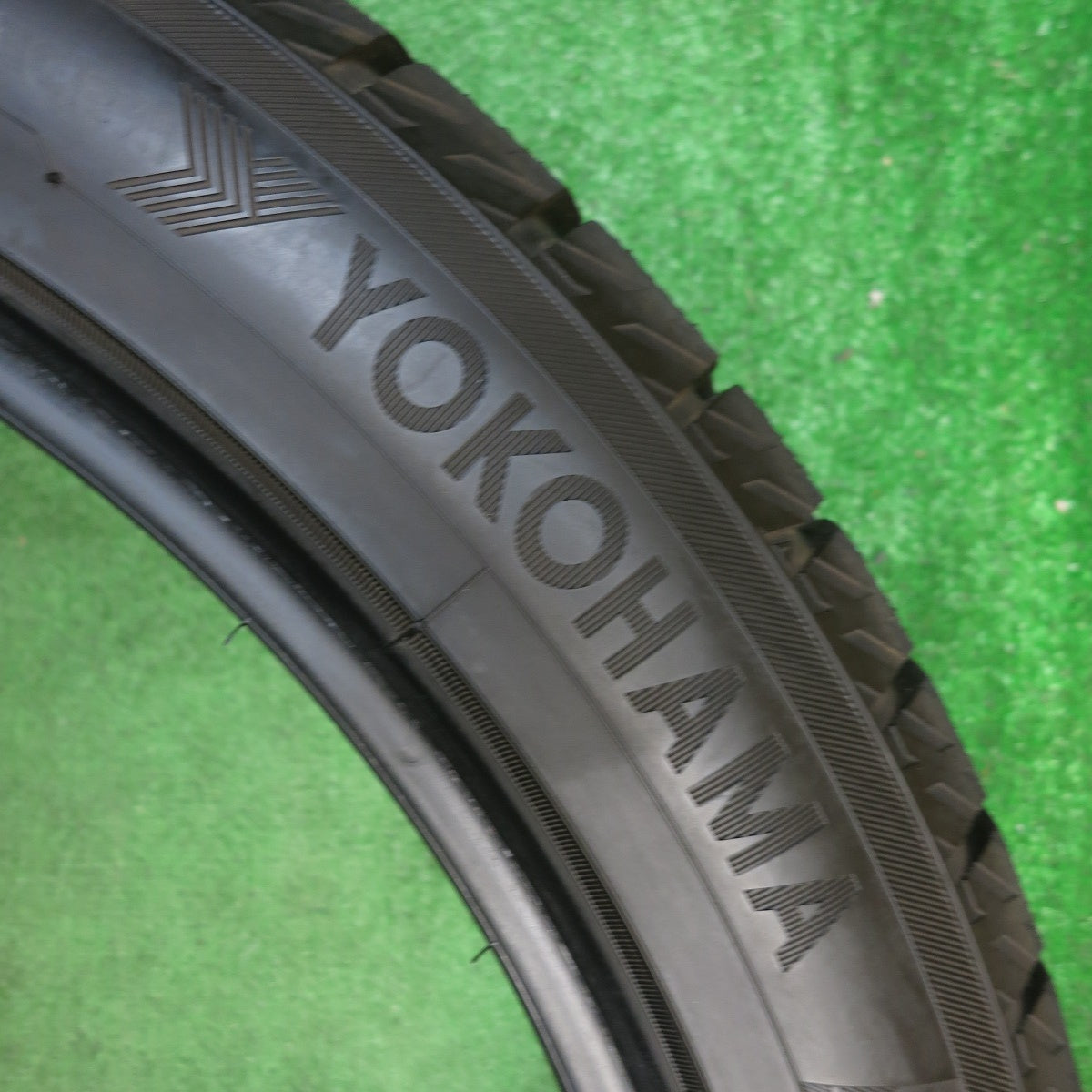 バリ溝！24年！9.5分！2本◎スタッドレス 235/45R21 ヨコハマ アイスガード iG70 タイヤ 21インチ クラウンエステート クラウンスポーツ 等◎6092109KKスタ