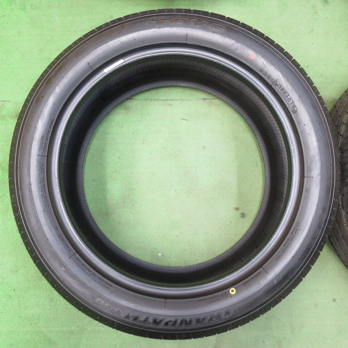 新車外し★235/50R18 トーヨー トランパス R30 タイヤ 18インチ アルファード ヴェルファイア 等★5061002イノタ