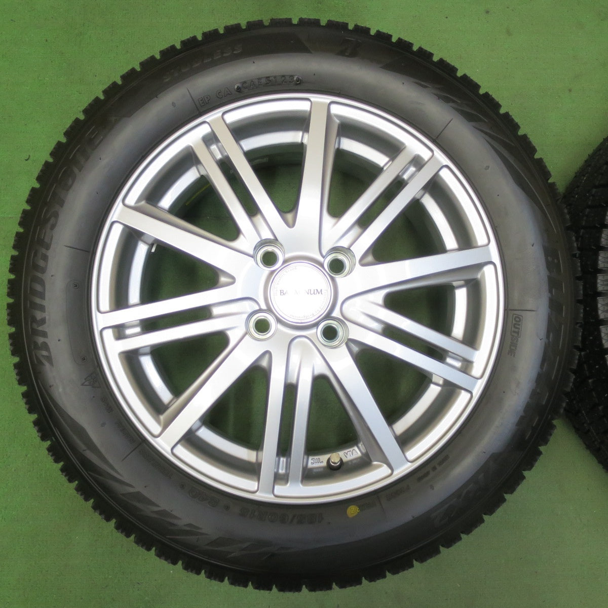 未使用！23年★スタッドレス 185/60R15 ブリヂストン ブリザック VRX2 BALMINUM バルミナ 15インチ PCD100/4H★5080803イス