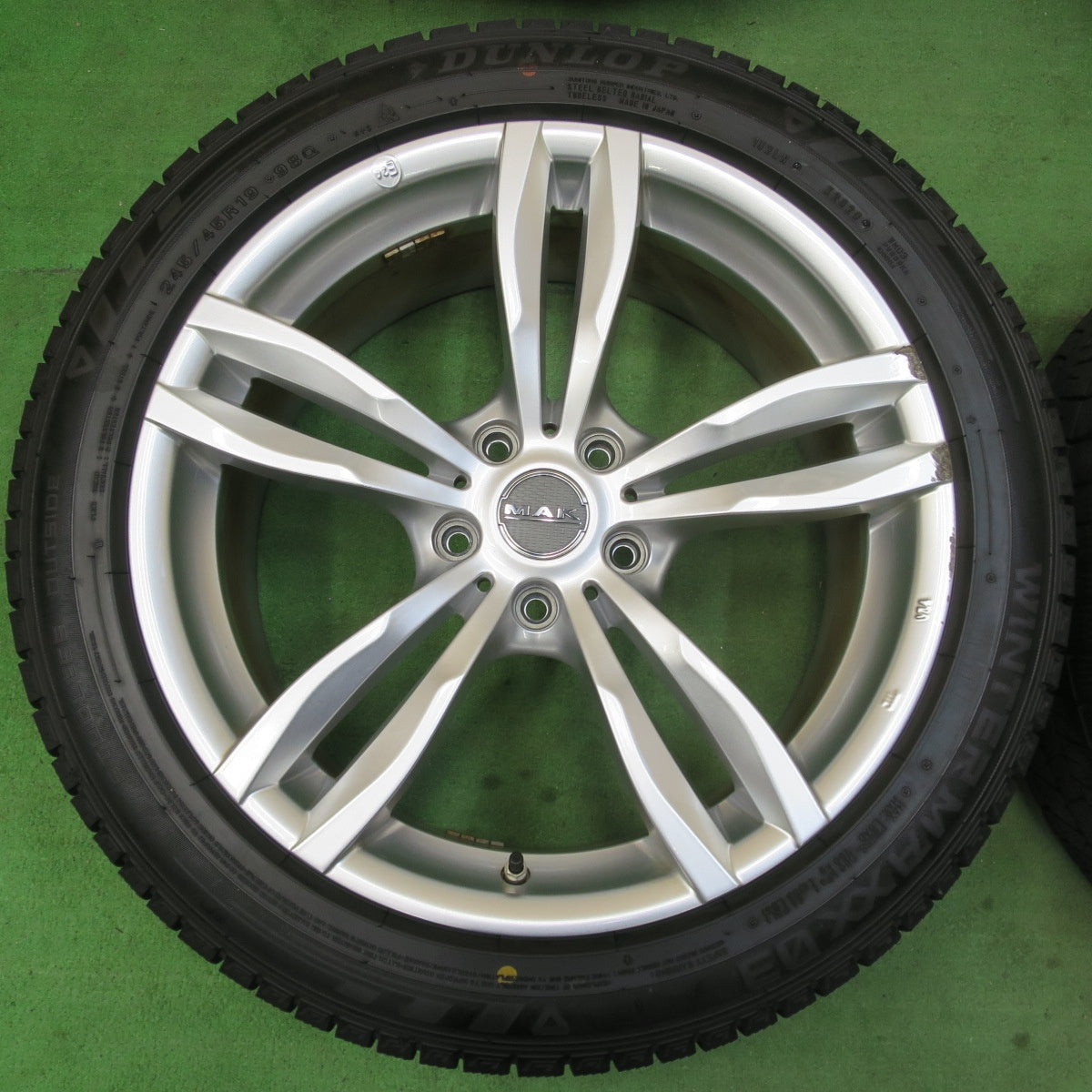 [送料無料] バリ溝！キレイ！8.5分★テスラ レクサス 等 MAK LUFT 245/45R19 スタッドレス ダンロップ ウインターマックス 03 19インチ ルフト PCD120/5H★5012806イス