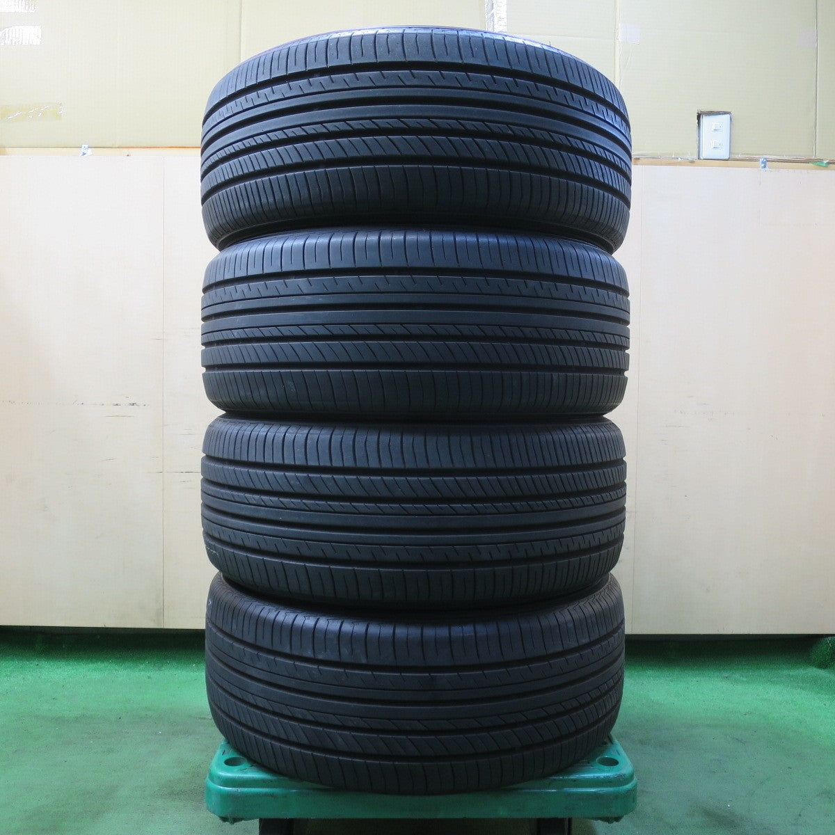 [送料無料] バリ溝！22年！9.5分★235/45R18 ヨコハマ アドバン dB V552 タイヤ 18インチ レクサス マークX アコード シビック ベンツ 等★5040305イノタ