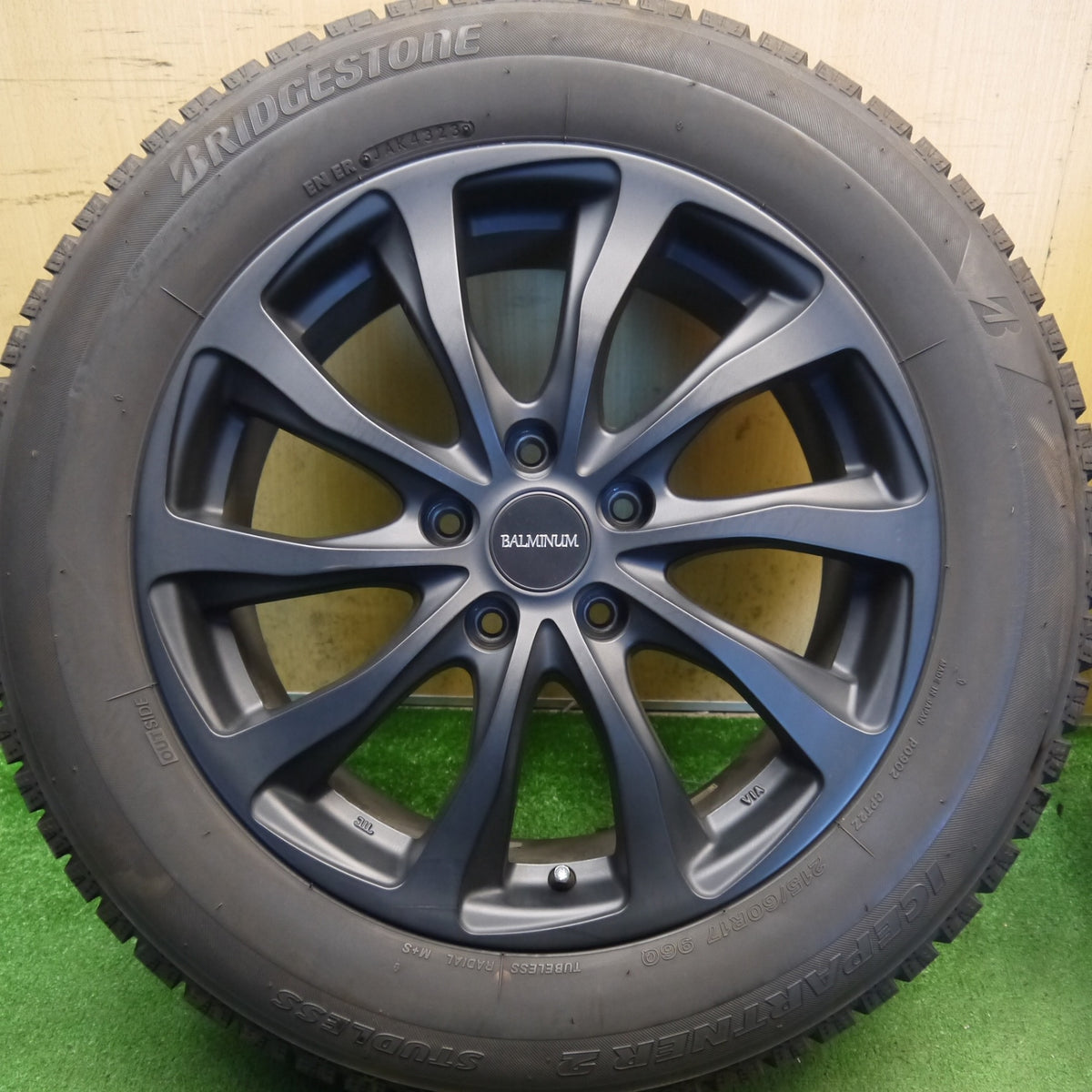 バリ溝！23年！キレイ！9.5分◎スタッドレス 215/60R17 ブリヂストン アイスパートナー2 BALMINUM TR10 バルミナ 17インチ PCD114.3/5H◎6091804Hス